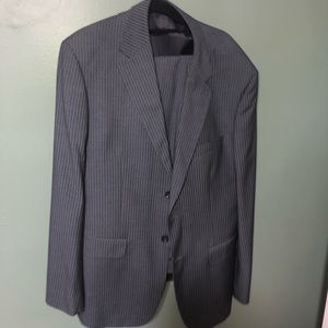 Men’s Armarni suit fits a men’s large